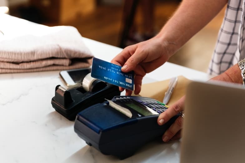How Do I Tell When to Use My Credit Card or Debit Card